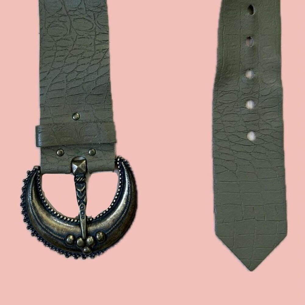 Textured Green Belt – Statement Crescent Buckle